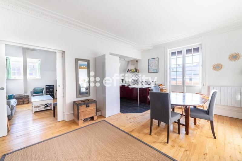 Appartement - 100 m² - 6 pièces