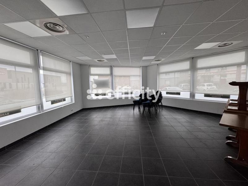 Bureau - 196 m² - 12 pièces