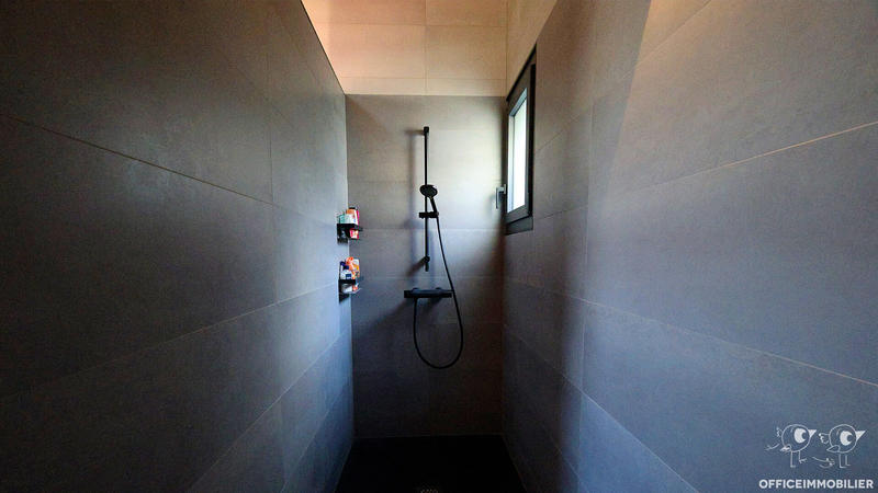 Maison - 233 m² - 7 pièces