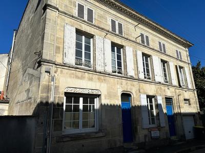 Maison - 330 m² - 10 pièces