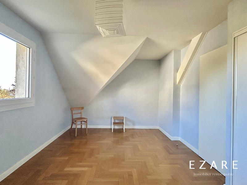 Maison - 207 m² - 7 pièces