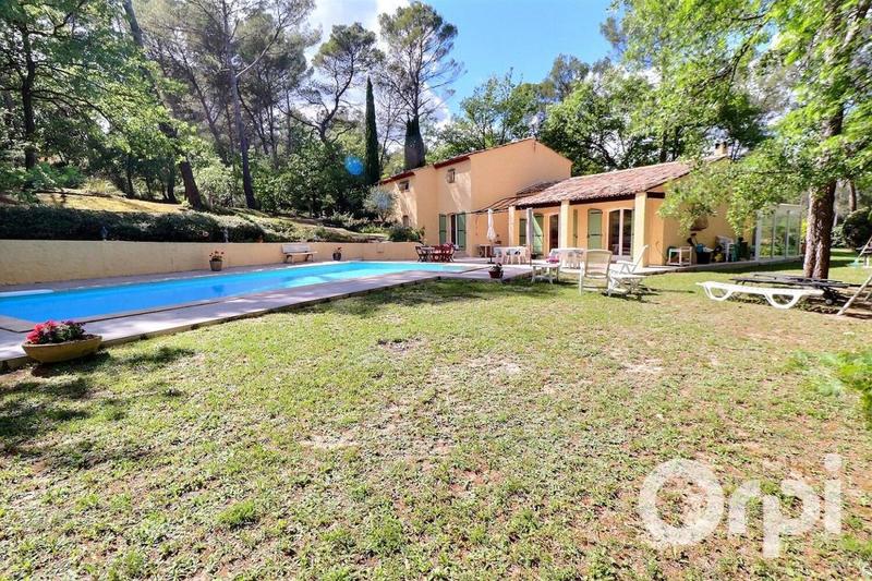 Maison - 247 m² - 7 pièces