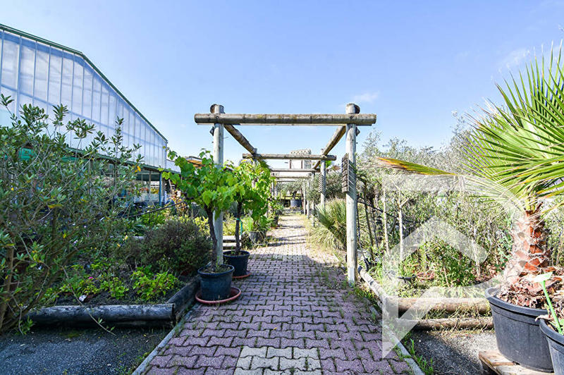 Local commercial - 2 100 m²