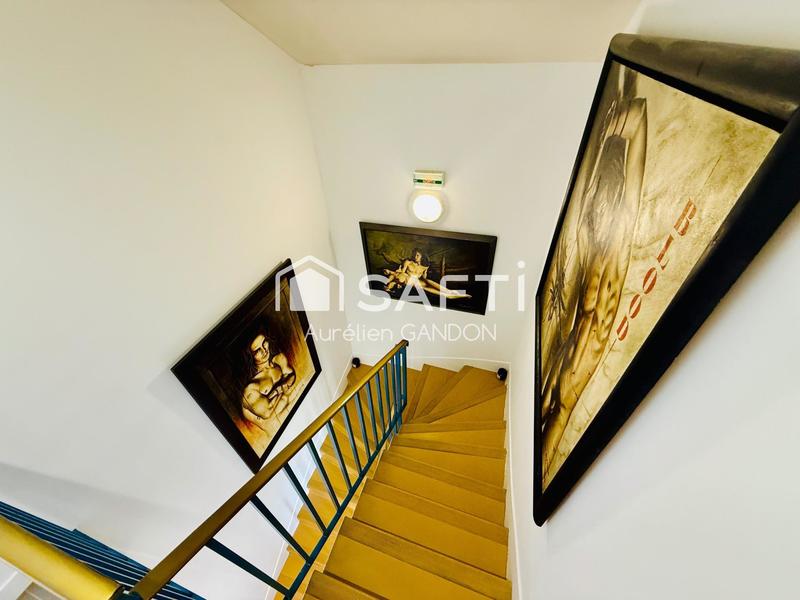 Maison - 202 m² - 7 pièces