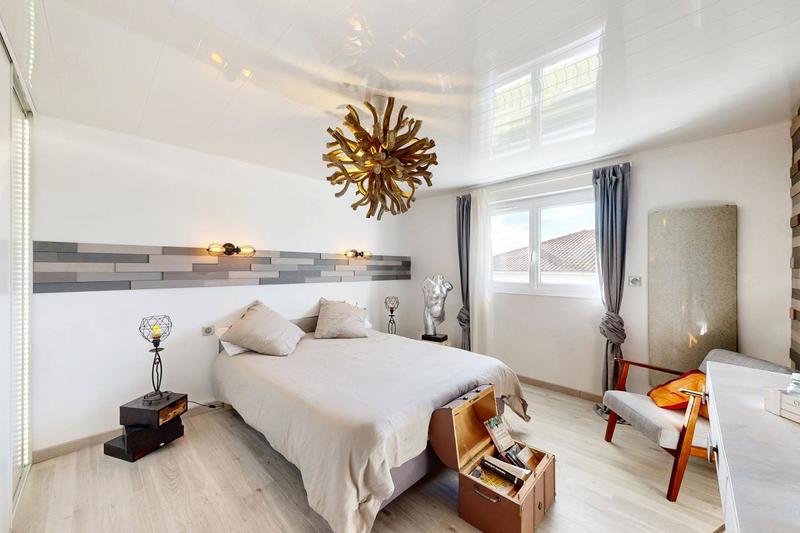 Maison - 296 m² - 12 pièces