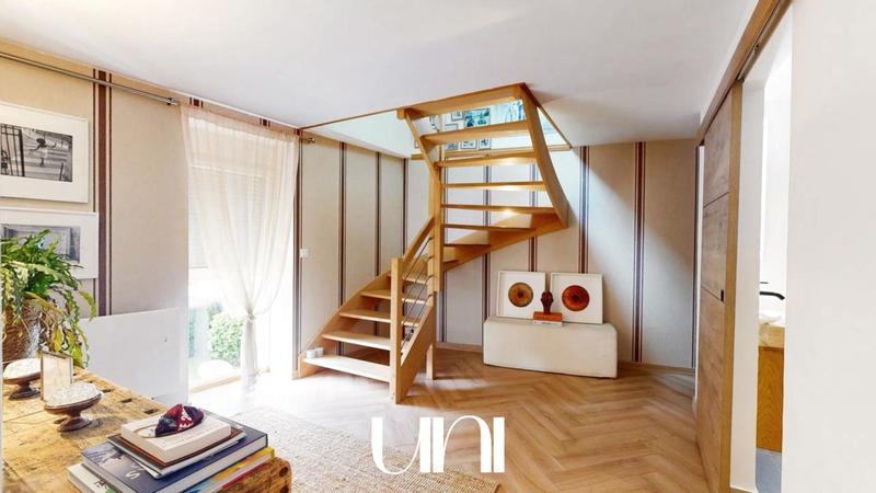 Maison - 210 m² - 6 pièces