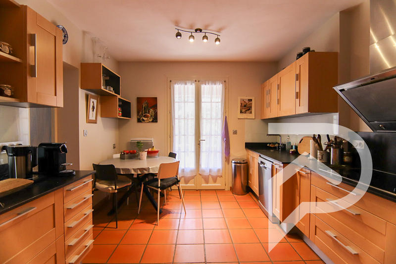 Maison - 208 m² - 7 pièces