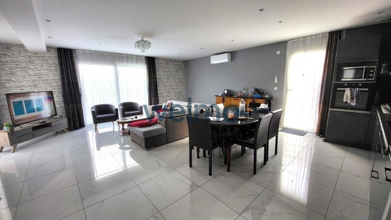 Maison - 210 m² - 8 pièces