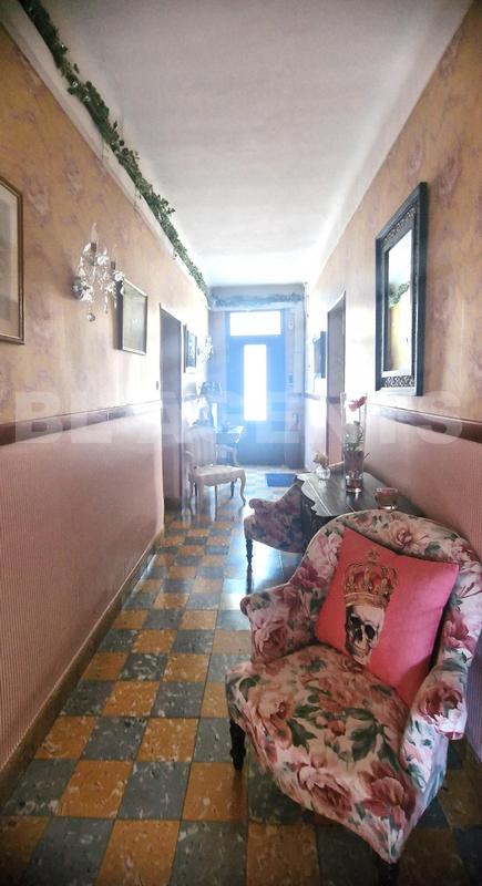 Maison - 220 m² - 7 pièces