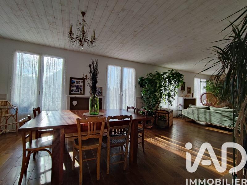 Maison - 242 m² - 8 pièces