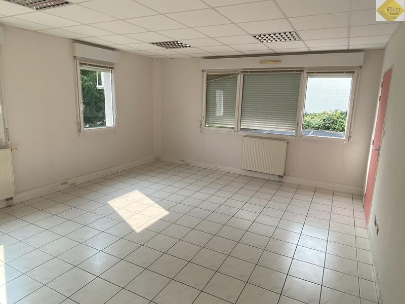 Local d'activités - 1 623 m² - 23 pièces