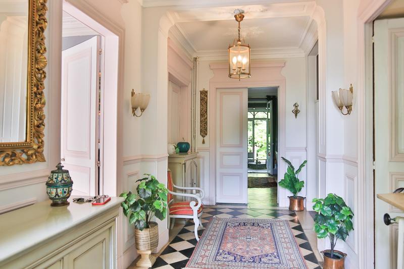 Maison - 330 m² - 10 pièces