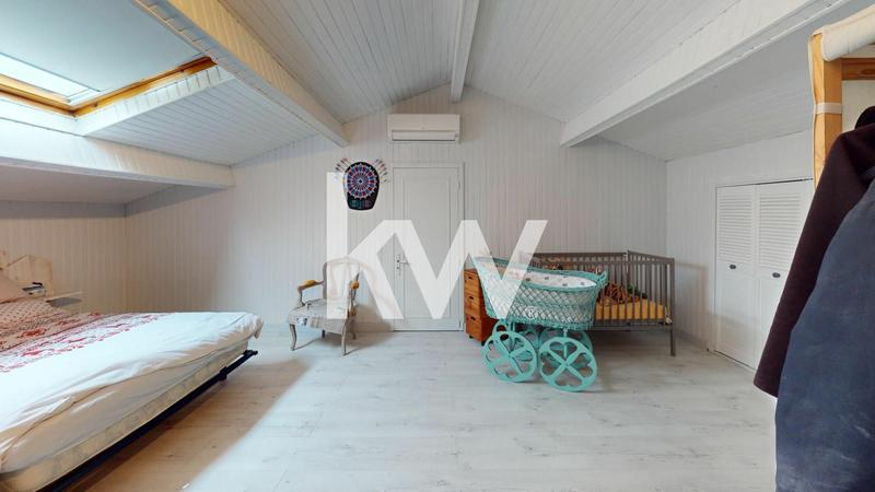 Maison - 214 m² - 9 pièces