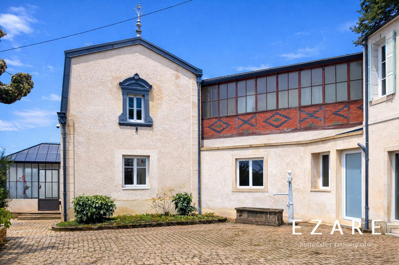 Maison - 351 m² - 10 pièces