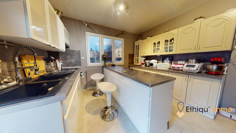 Maison - 165 m² - 8 pièces