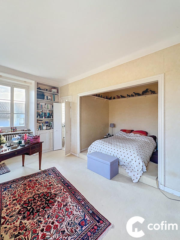 Maison - 440 m² - 12 pièces