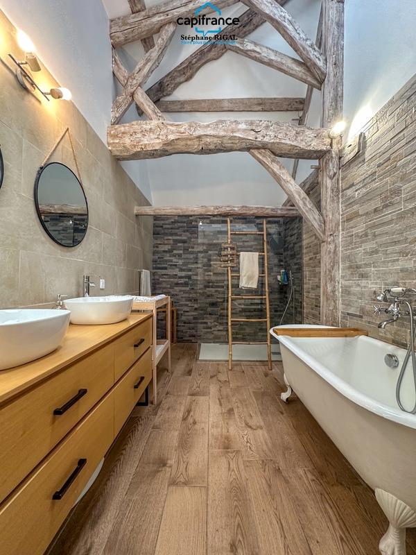 Maison de maîtres - 360 m² - 10 pièces