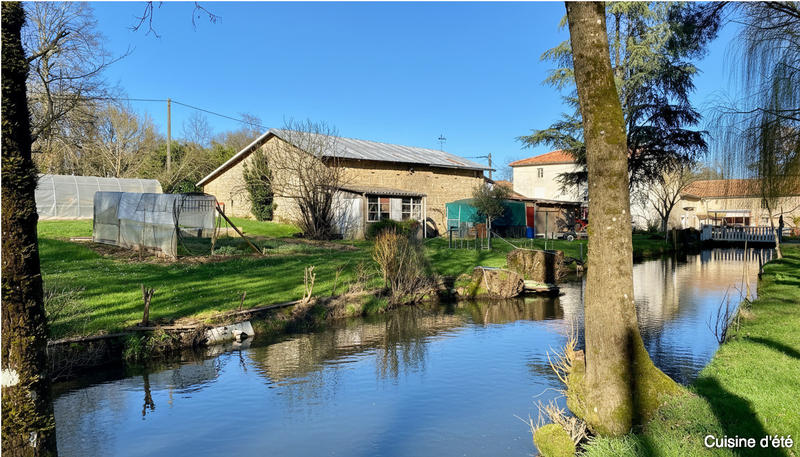 Maison - 225 m² - 7 pièces