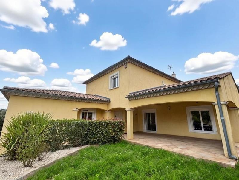 Pavillon - 180 m² - 5 pièces