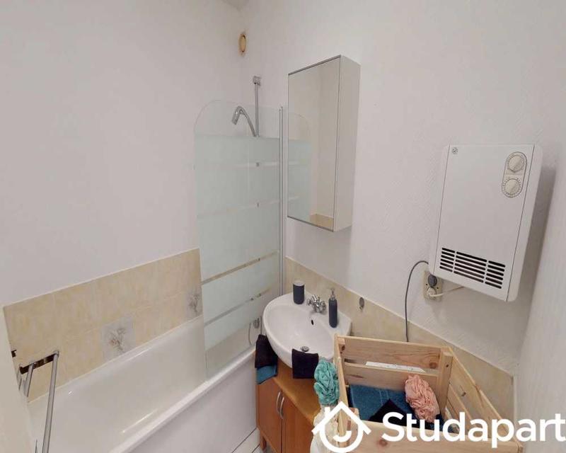 Chambre - 70 m² - 1 pièce