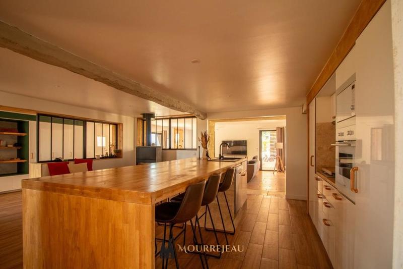 Maison - 440 m² - 12 pièces