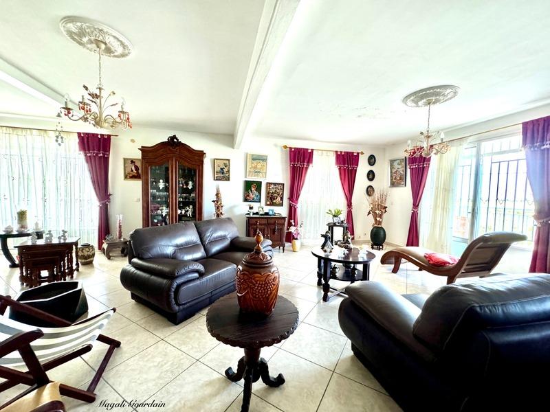 Maison - 362 m² - 8 pièces