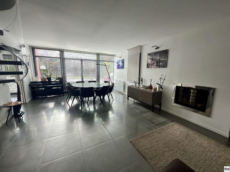 Demeure - 308 m² - 10 pièces