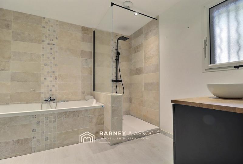 Maison contemporaine - 241 m² - 8 pièces