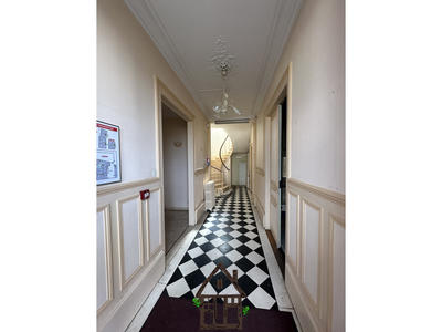 Maison - 308 m² - 23 pièces