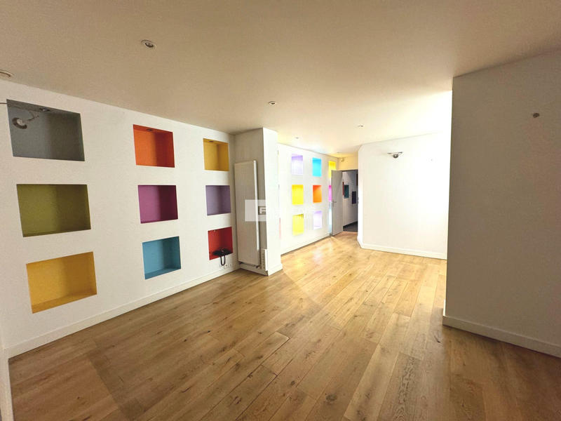 Local commercial - 748 m²