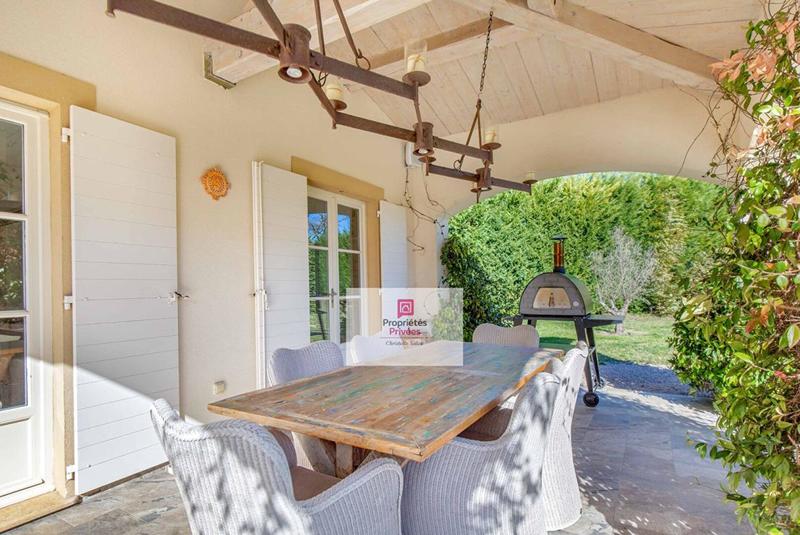 Maison - 250 m² - 7 pièces