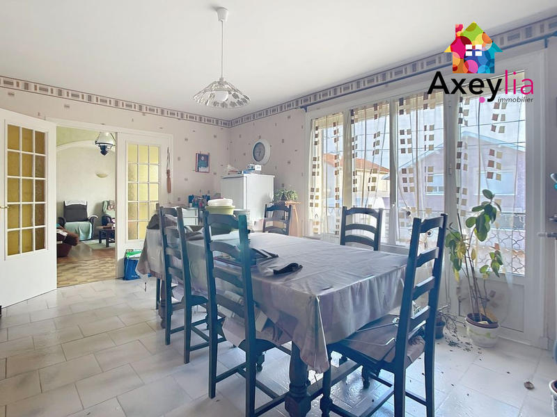 Maison - 99 m² - 5 pièces