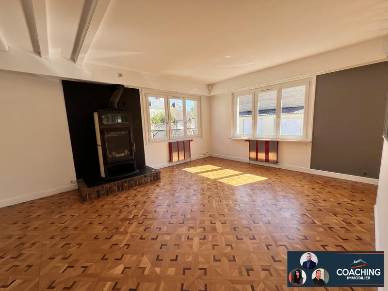 Maison - 210 m² - 10 pièces