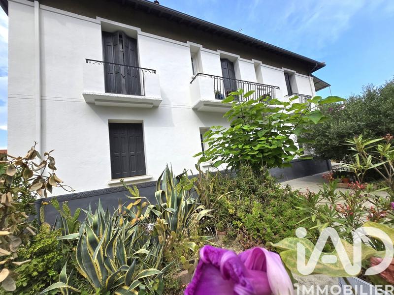 Maison - 215 m² - 8 pièces