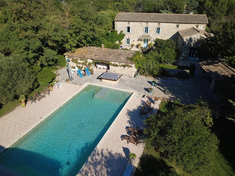 Maison - 331 m² - 9 pièces