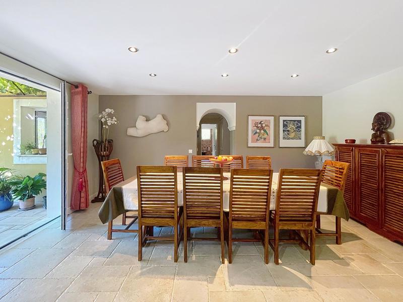 Villa - 253 m² - 8 pièces