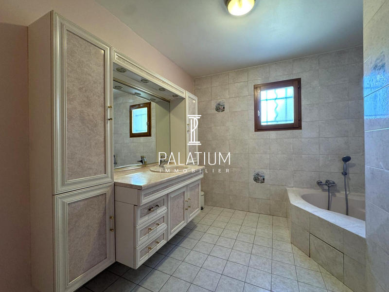 Maison traditionnelle - 129 m² - 6 pièces