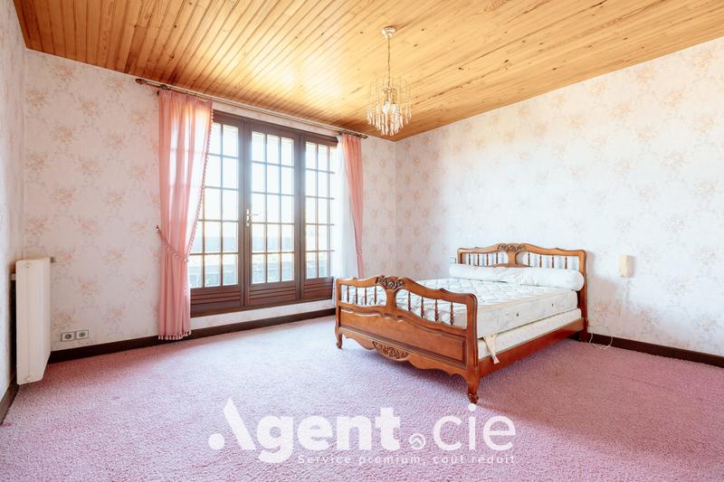 Maison - 240 m² - 7 pièces