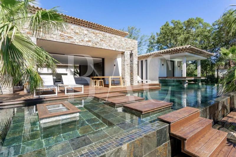 Villa - 350 m² - 7 pièces