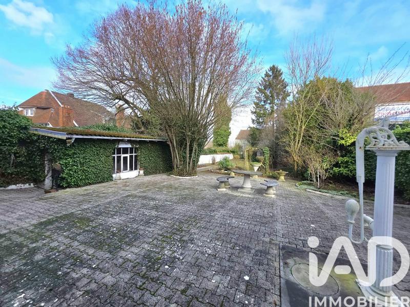 Maison - 292 m² - 12 pièces