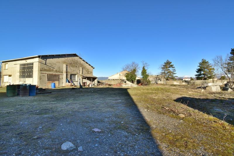 Terrain constructible - 2 500 m²