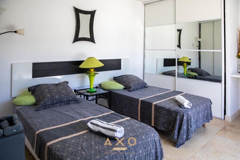 Maison - 220 m² - 8 pièces