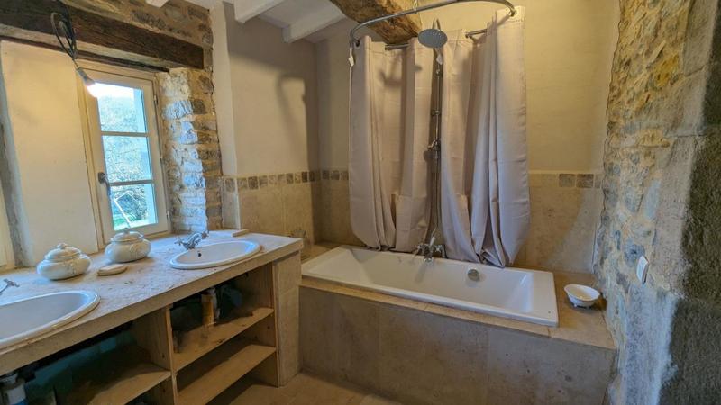 Maison en pierre - 187 m² - 4 pièces