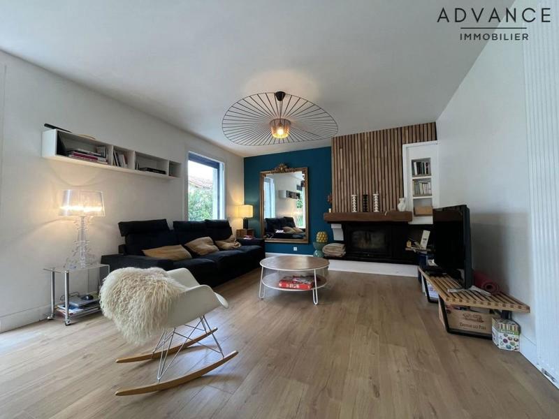 Château - 102 m² - 5 pièces