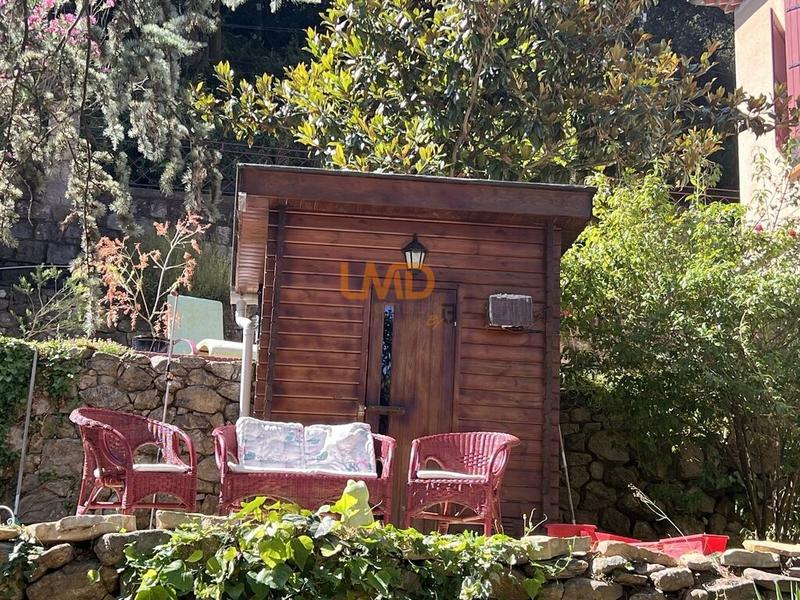 Propriété - 250 m² - 11 pièces