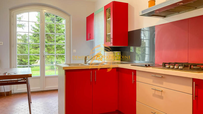 Maison - 243 m² - 8 pièces