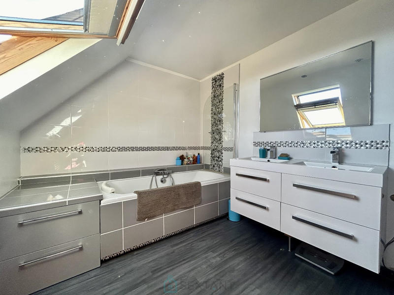 Maison - 133 m² - 6 pièces