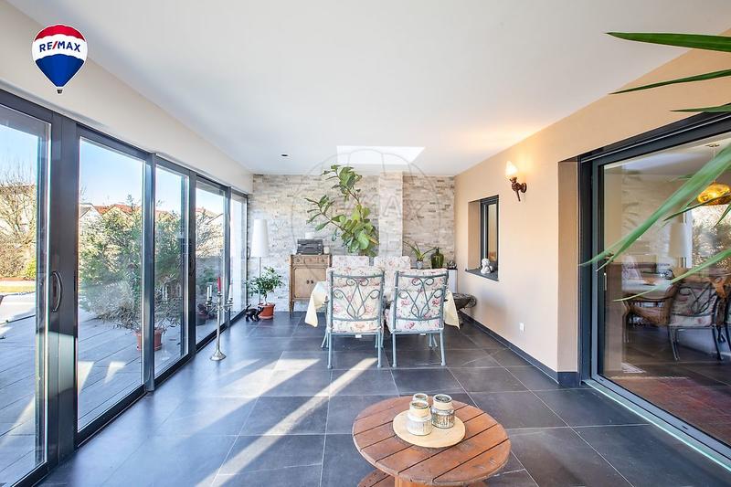 Propriété - 256 m² - 7 pièces