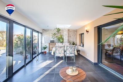 Propriété - 256 m² - 7 pièces