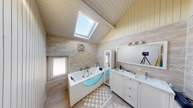 Maison - 273 m² - 7 pièces